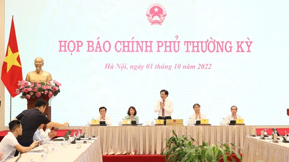 Buổi họp báo Chính phủ chiều 1-10. Ảnh: QUANG PHÚC