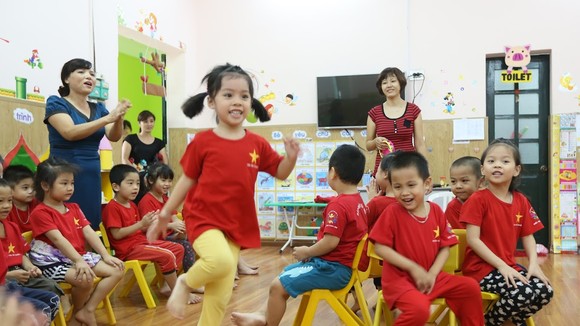 Học sinh mầm non vui chơi. Ảnh: QUANG PHÚC