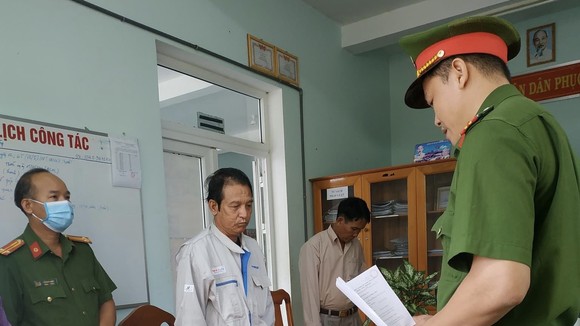 Đối tượng Nguyễn Văn Quân bị bắt tạm giam để điều tra về hành vi "Hiếp dâm người dưới 16 tuổi". Ảnh: CQĐT