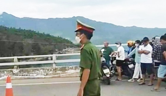 Cơ quan chức năng đang tiến hành thu thập chứng cứ điều tra vụ hỗn chiến 