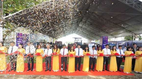 Khai mạc triển lãm các giải pháp công nghệ số tiêu biểu.