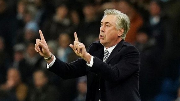 HLV Carlo Ancelotti thắng danh hiệu vô địch lần đầu tiên sau 4 năm.