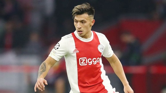 Lisandro Martinez đang thúc đẩy cuộc đua giữa Arsenal và Man.United.