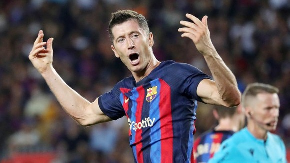Chưa thể ghi bàn ra mắt, nhưng Robert Lewandowski cho thấy nhiều khát khao.