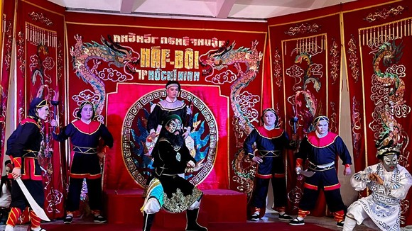 Nghệ sĩ hát bội luôn nỗ lực làm nghề và mong chờ có một nơi an cư lạc nghiệp