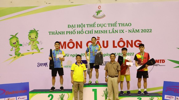Tay vợt số 1 Việt Nam Nguyễn Tiến Minh nhận HCV đơn nam tại Đại hội TDTT TPHCM 2022