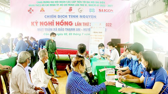 Đoàn công tác tổ chức khám bệnh, phát thuốc miễn phí cho bà con xã đảo Thạnh An, Cần Giờ, TPHCM