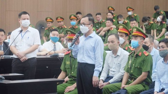Cựu Bí thư Tỉnh ủy Bình Dương Trần Văn Nam và 27 bị cáo hầu tòa vì sai phạm trong quản lý đất đai
