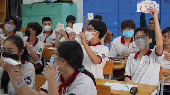 Học sinh Trường Trung học Thực hành Sài Gòn  hứng thú trong giờ học với công nghệ mới Metaverse
