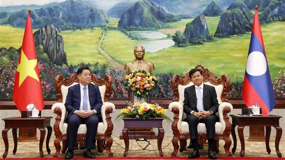 Tổng Bí thư, Chủ tịch nước Lào Thongloun Sisoulith tiếp đồng chí Nguyễn Trọng Nghĩa và đoàn
