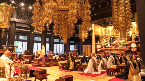 Một ngôi đền thu hút du khách trải nghiệm cuộc sống của các nhà sư