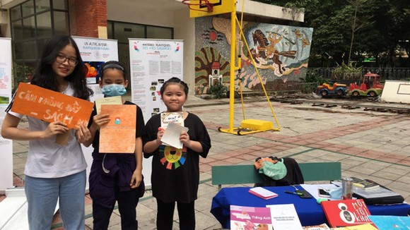 Các bạn nhỏ tại TPHCM được nhận sách từ dự án Căn phòng đầy sách