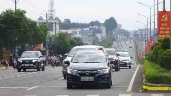 Một đoạn đường Hồ Chí Minh (quốc lộ 14 cũ) qua khu vực trung tâm tỉnh Bình Phước