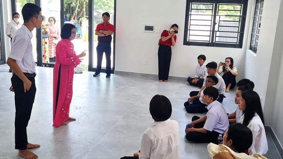 Bà Nguyễn Thị Thu Hà sinh hoạt cùng các con ở cơ sở