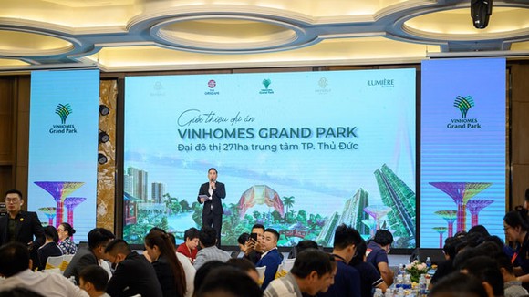 Đông đảo các khách hàng quan tâm đến các dự án thuộc đại đô thị Vinhomes Grand Park