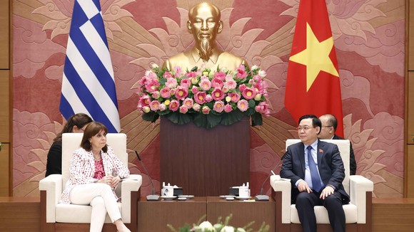 Chủ tịch Quốc hội Vương Đình Huệ tiếp Tổng thống Hy Lạp Katerina Sakellaropoulou tại Nhà Quốc hội