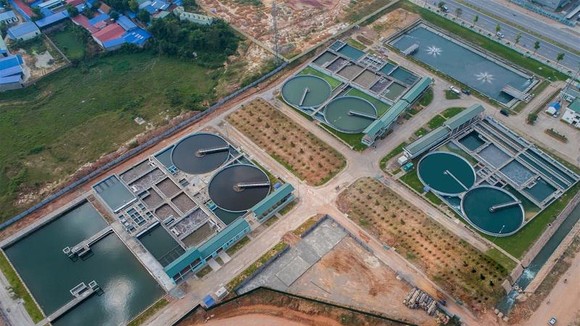 Chính phủ cho biết, nước thải sinh hoạt, nước thải từ các làng nghề, cụm công nghiệp phát sinh ngày càng lớn trong khi hạ tầng thu gom, xử lý chưa đáp ứng yêu cầu
