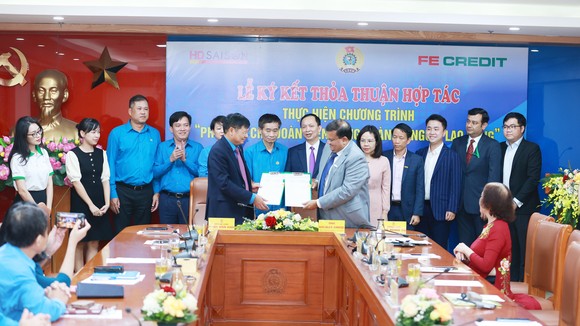 Tổng Liên đoàn lao động Việt Nam ký kết với FE Credit để phối hợp triển khai gói cho vay ưu đãi dành cho công nhân trong ngày 7-10  