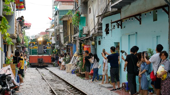 Cà phê đường tàu khu vực quận Hoàn Kiếm, Hà Nội