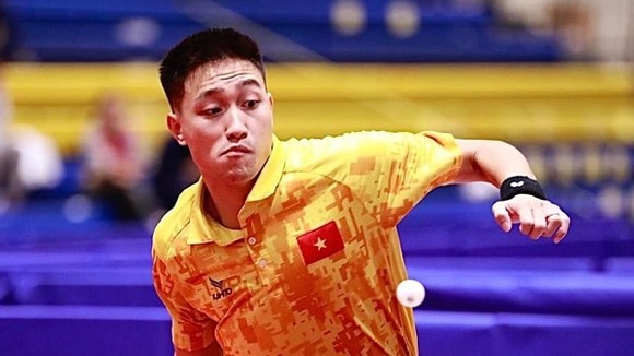 Nguyễn Anh Tú giành HCB đơn nam giải vô địch Đông Nam Á 2022. Ảnh: TIẾN HÙNG