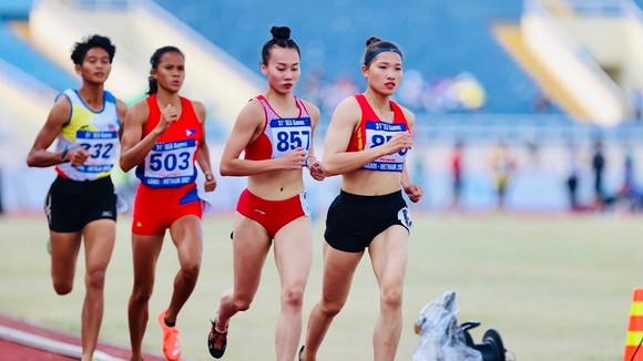 VĐV của nhóm 7 môn phối hợp như Nguyễn Linh Na (dẫn đầu) vẫn đang cần nhiều giải đấu để cọ xát chuyên môn. Ảnh: DŨNG PHƯƠNG