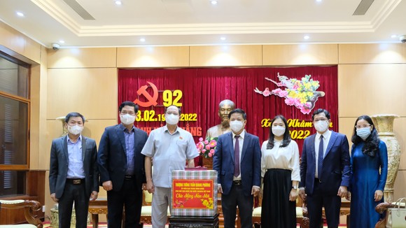 Phó Chủ tịch Quốc Hội Trần Quang Phương tặng quà, chúc tết lãnh đạo TP Đà Nẵng
