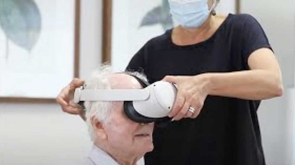 Thử nghiệm bộ công cụ sử dụng tai nghe thực tế ảo cho người cao tuổi ở bang Queensland