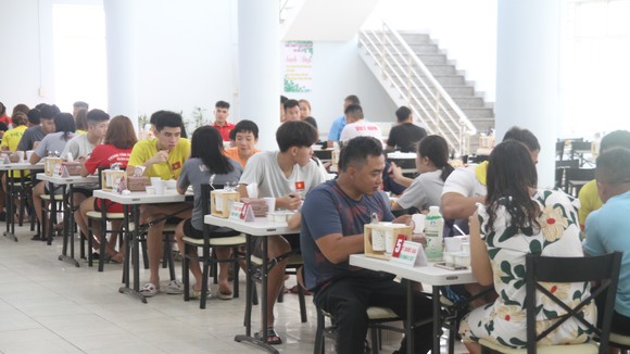 Bếp ăn cho VĐV hoạt động tại Trung tâm Huấn luyện thể thao quốc gia TPHCM. Ảnh: NGUYỄN ANH