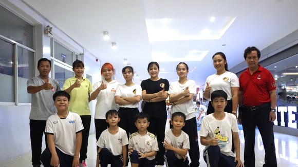 CLB wushu quận 3 là nơi tập luyện của cả VĐV phong trào và tuyển thủ chuyên nghiệp, ở nhiều độ tuổi khác nhau. Ảnh: NGUYỄN ANH
