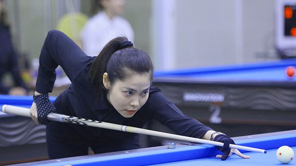 Tay cơ Ngọc Huyền mở màn HCV cho đội tuyển billiards - snooker TPHCM tại Đại hội toàn quốc 2022. Ảnh: HBSF