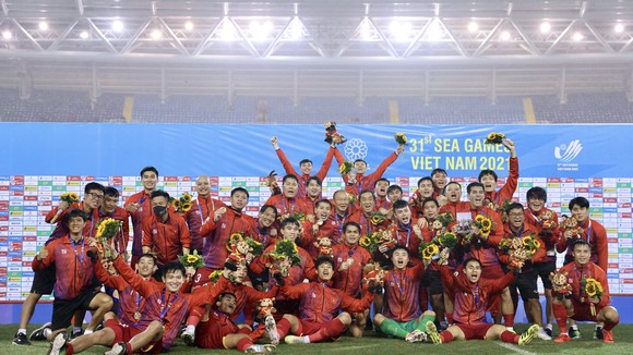 U23 Việt Nam đã bảo vệ thành công tấm HCV SEA Games ngay trên sân nhà. ẢNH: DŨNG PHƯƠNG