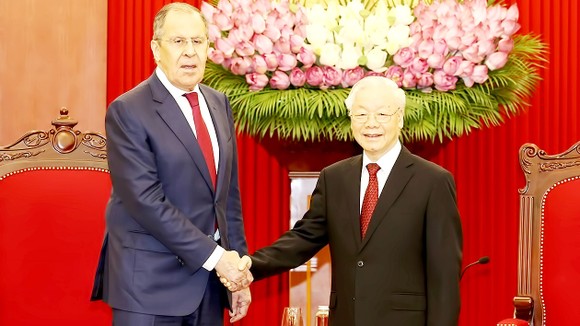Tổng Bí thư Nguyễn Phú Trọng tiếp Bộ trưởng Bộ Ngoại giao Liên bang Nga Sergei Lavrov. Ảnh: TTXVN