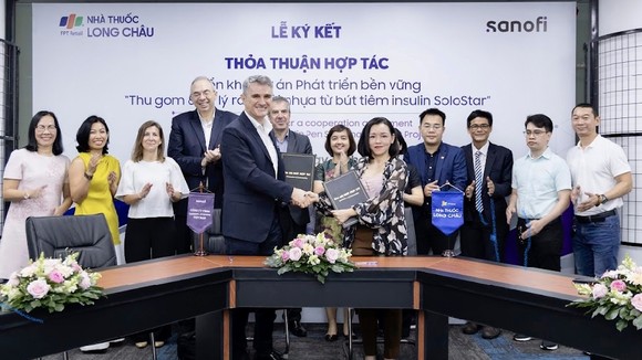 FPT Long Châu và Sanofi Việt Nam ký kết hợp tác