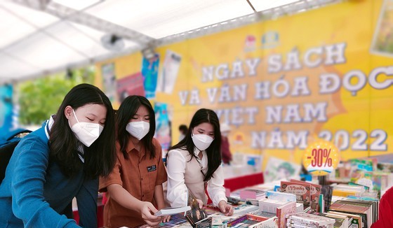 The first Vietnam Book and Reading Culture Day 2022 opens in Nguyen Hue walking street in HCMC’s District 1 on April 20.