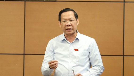 Chairman of the People’s Committee of the city Phan Van Mai speaks at the third session of the 15th-tenure National Assembly (NA).