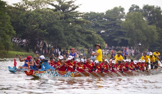A traditional boat race celebrating the 77th anniversary of the August Revolution and National Day was held on the Kien Giang River in Le Thuy district, Quang Binh central province on September 2.