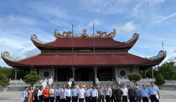 The supervision delegation visits Cu Chi Tunnels