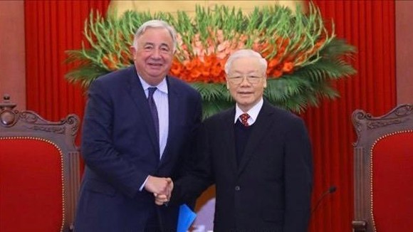 General Secretary of the Communist Party of Vietnam Nguyen Phu Trong (right) and President of the French Senate Gérard Larcher. (Photo: VNA)