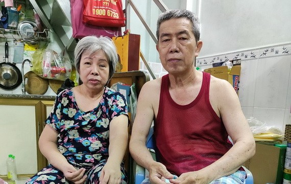 簡錫清李晶瑩夫婦都行動不便。