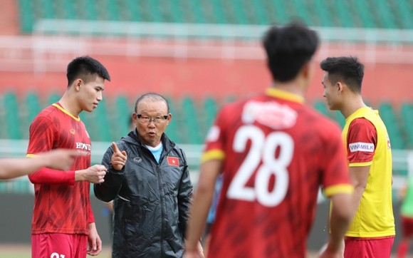 教練朴恆緒稱，對陣新加坡時將給新球員出場。