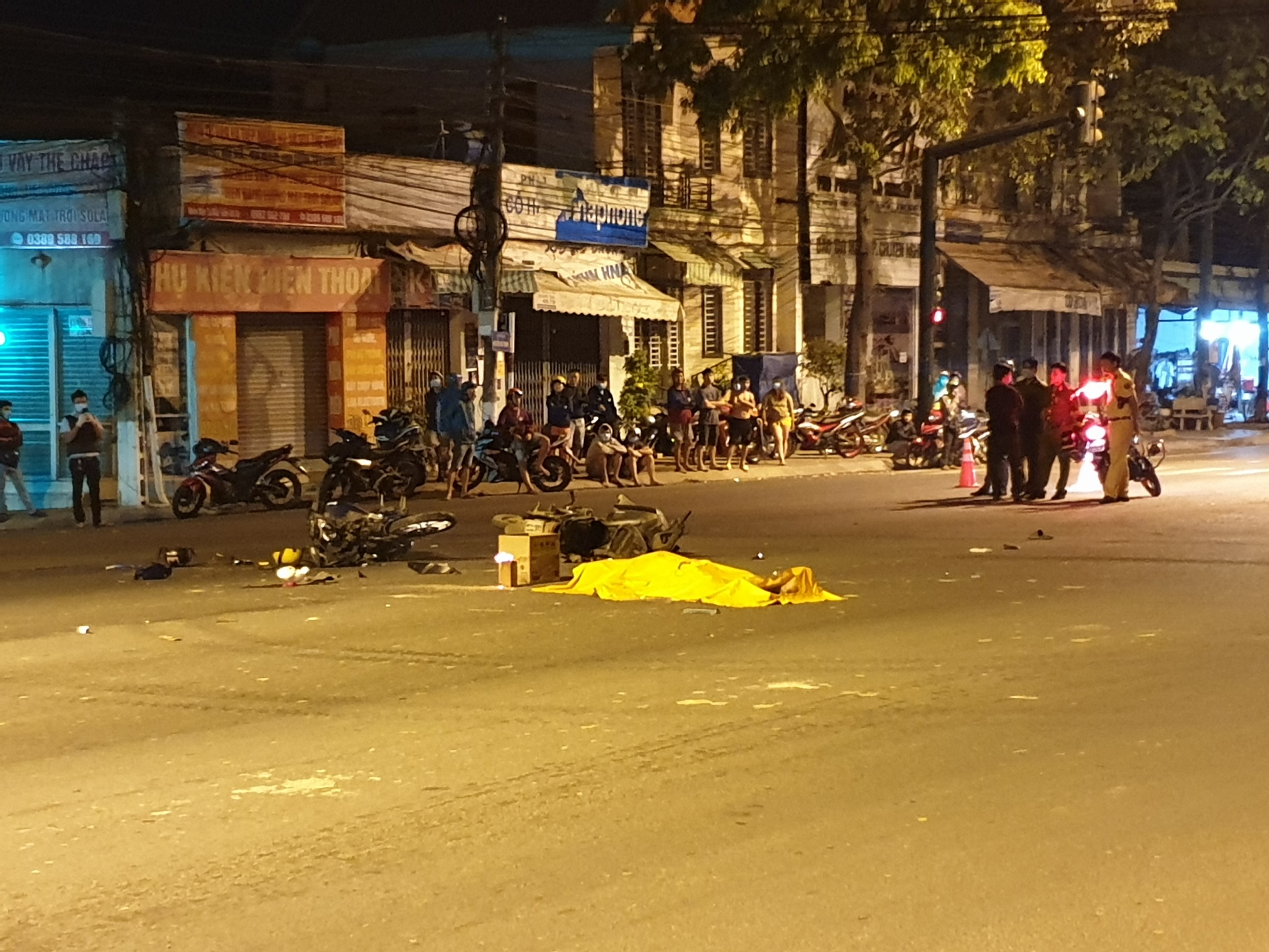 Tai nạn giao thông nghiêm trọng làm 5 người thương vong tại Bình Dương