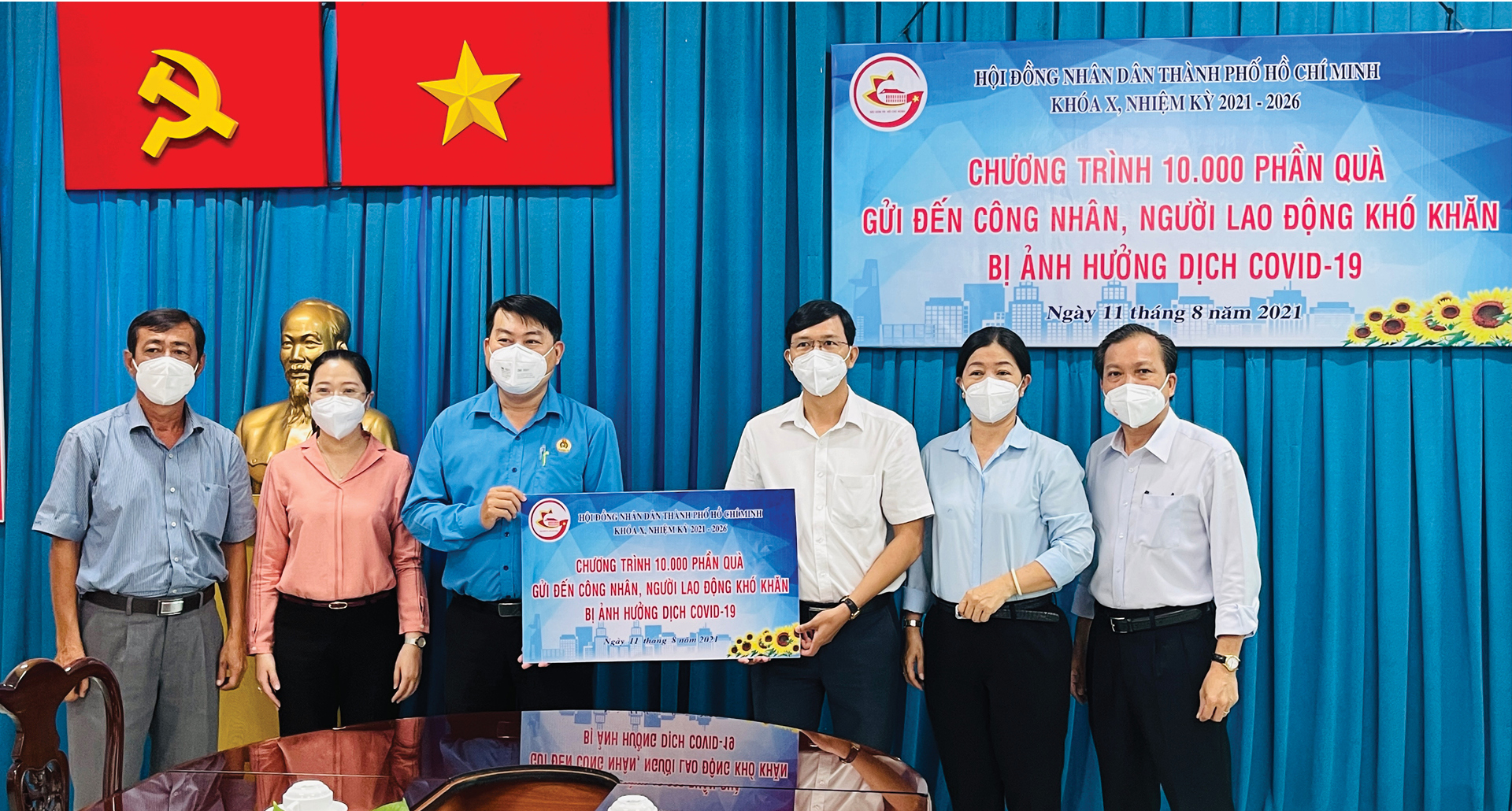 Trao 10.000 phần quà ý nghĩa đến công nhân, người lao động gặp khó khăn do Covid-19 ảnh 19