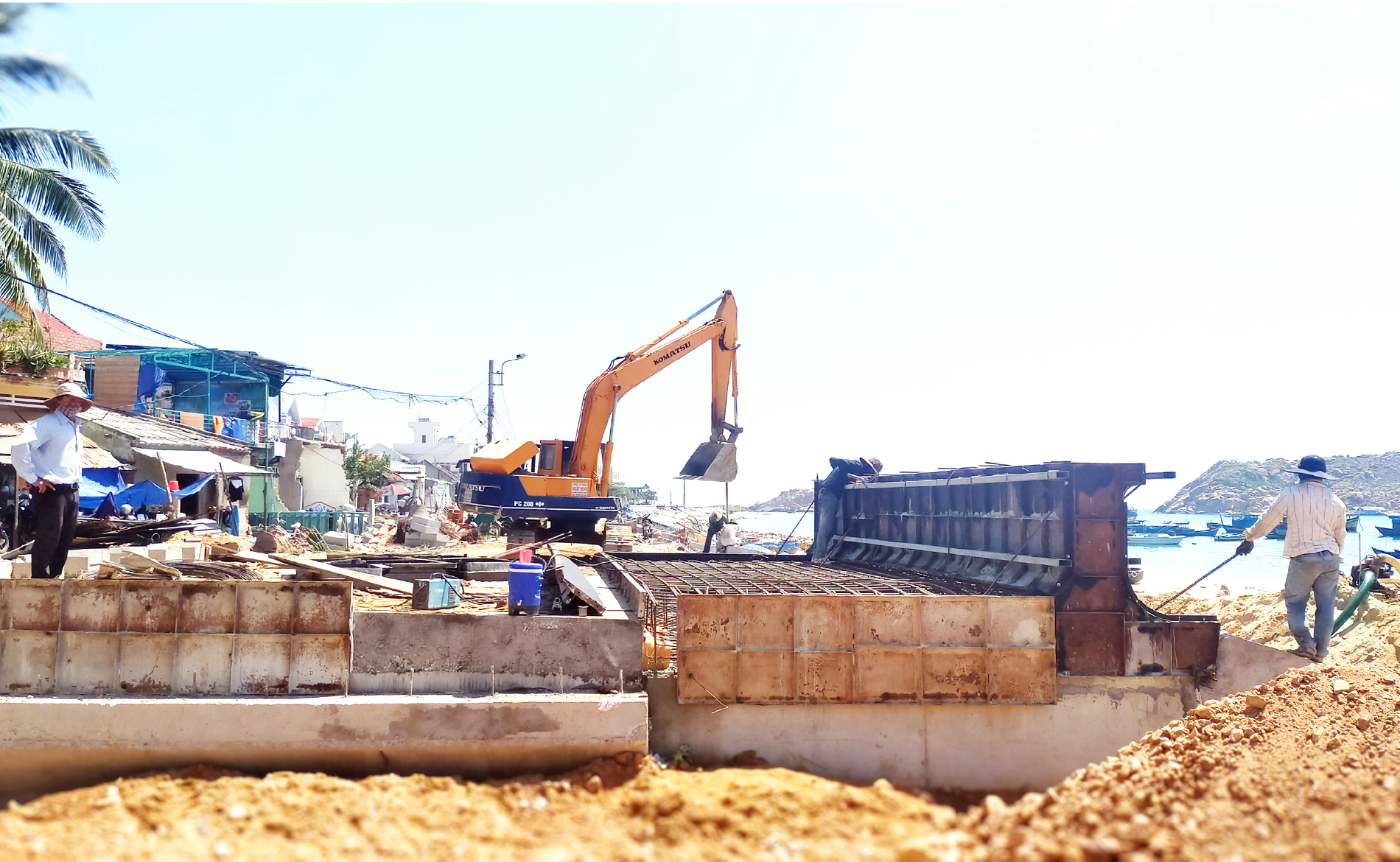 Kè biển 99 tỷ đồng 'lên dây cót' trước mùa mưa bão ảnh 10