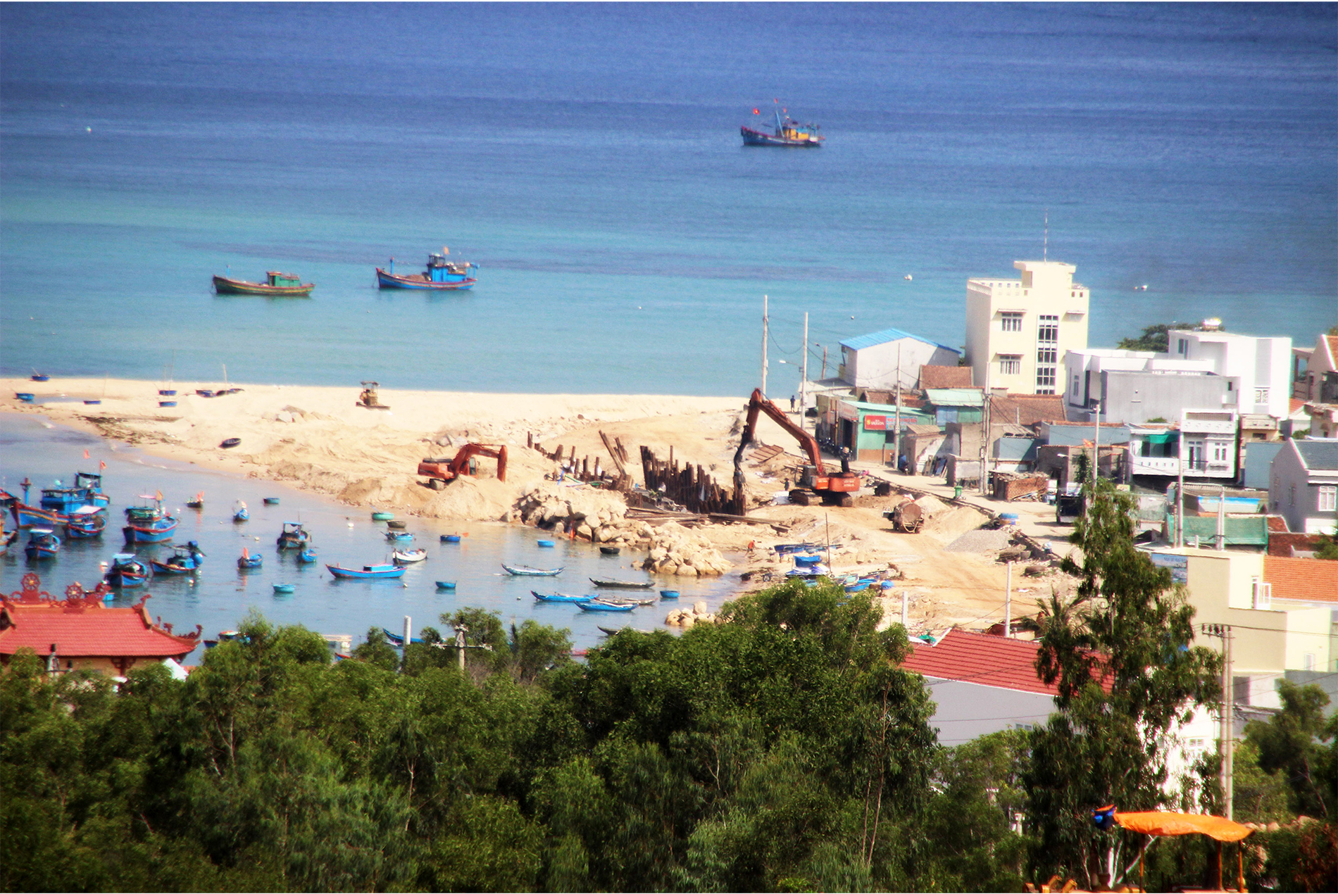 Kè biển 99 tỷ đồng 'lên dây cót' trước mùa mưa bão ảnh 22