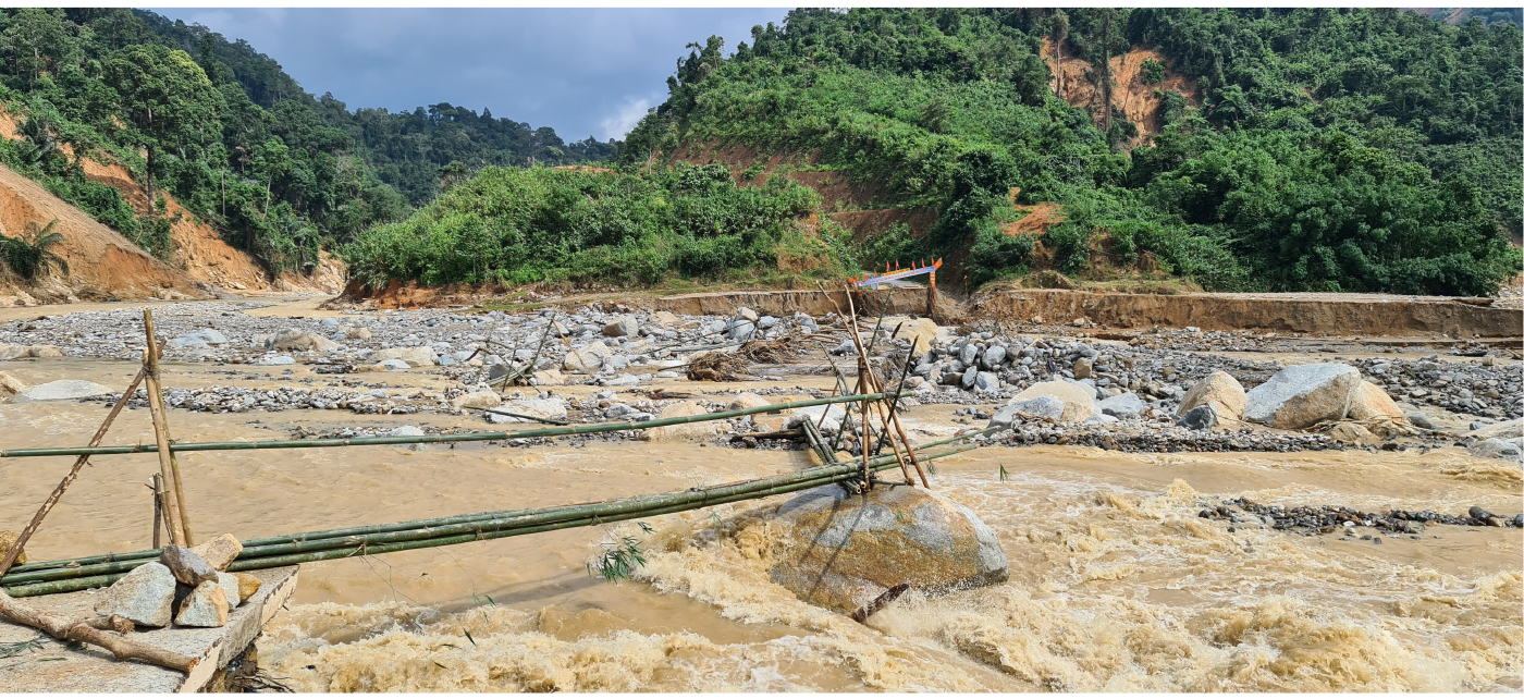 Phước Lộc tan hoang sau bão ảnh 13