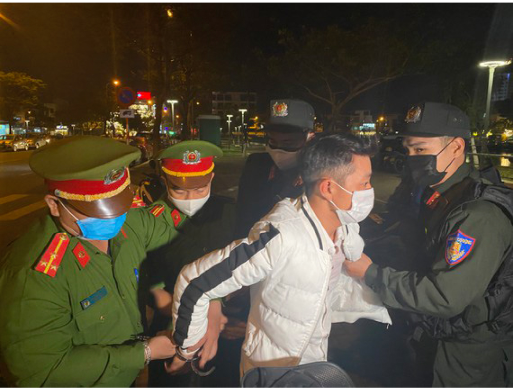 Lực lượng công an - Lá chắn vững vàng trên tuyến đầu chống dịch ảnh 43