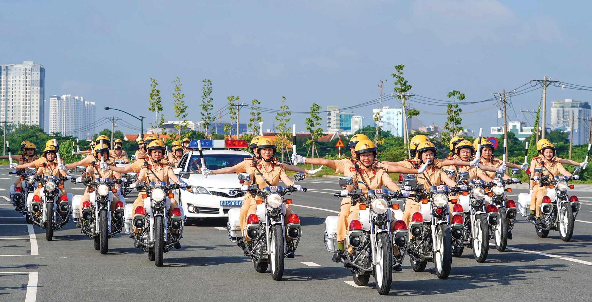 Những “bóng hồng” CSGT dẫn đoàn ảnh 5