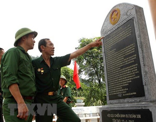 Tấm bia đá khắc lại những câu chuyện, ký ức không quên của một thời lịch sử đã qua trong Đài hương tưởng niệm các anh hùng liệt sỹ tại điểm cao 468 nằm ở lưng chừng núi Nậm Ngặt, xã Thanh Thủy, huyện Vị Xuyên, tỉnh Hà Giang. Ảnh: TTXVN