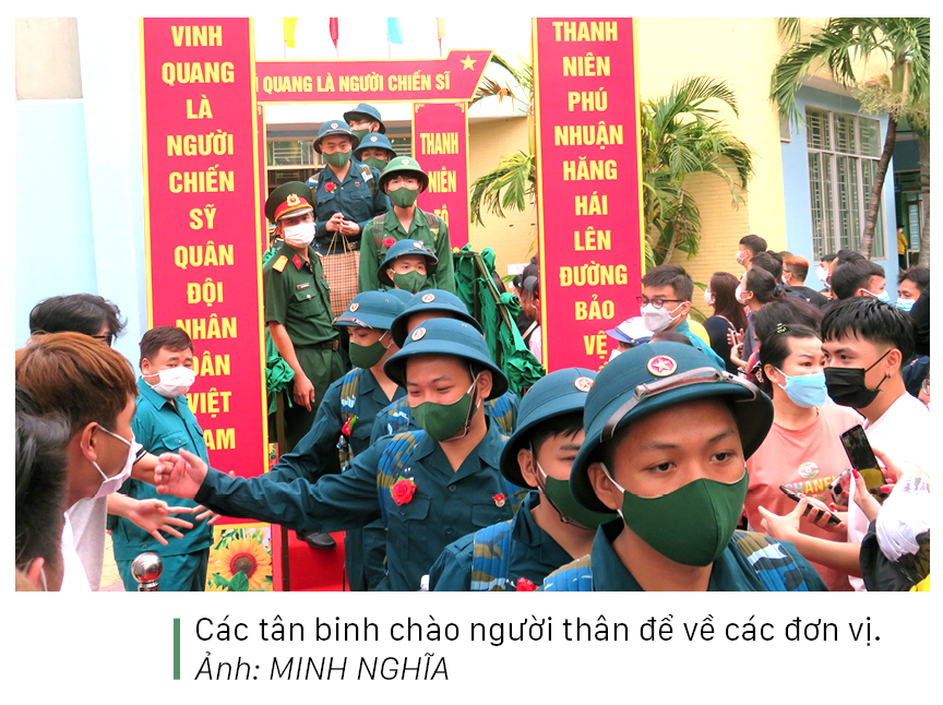 thanh niên cả nước nô nức lên đường tòng quân ảnh 20