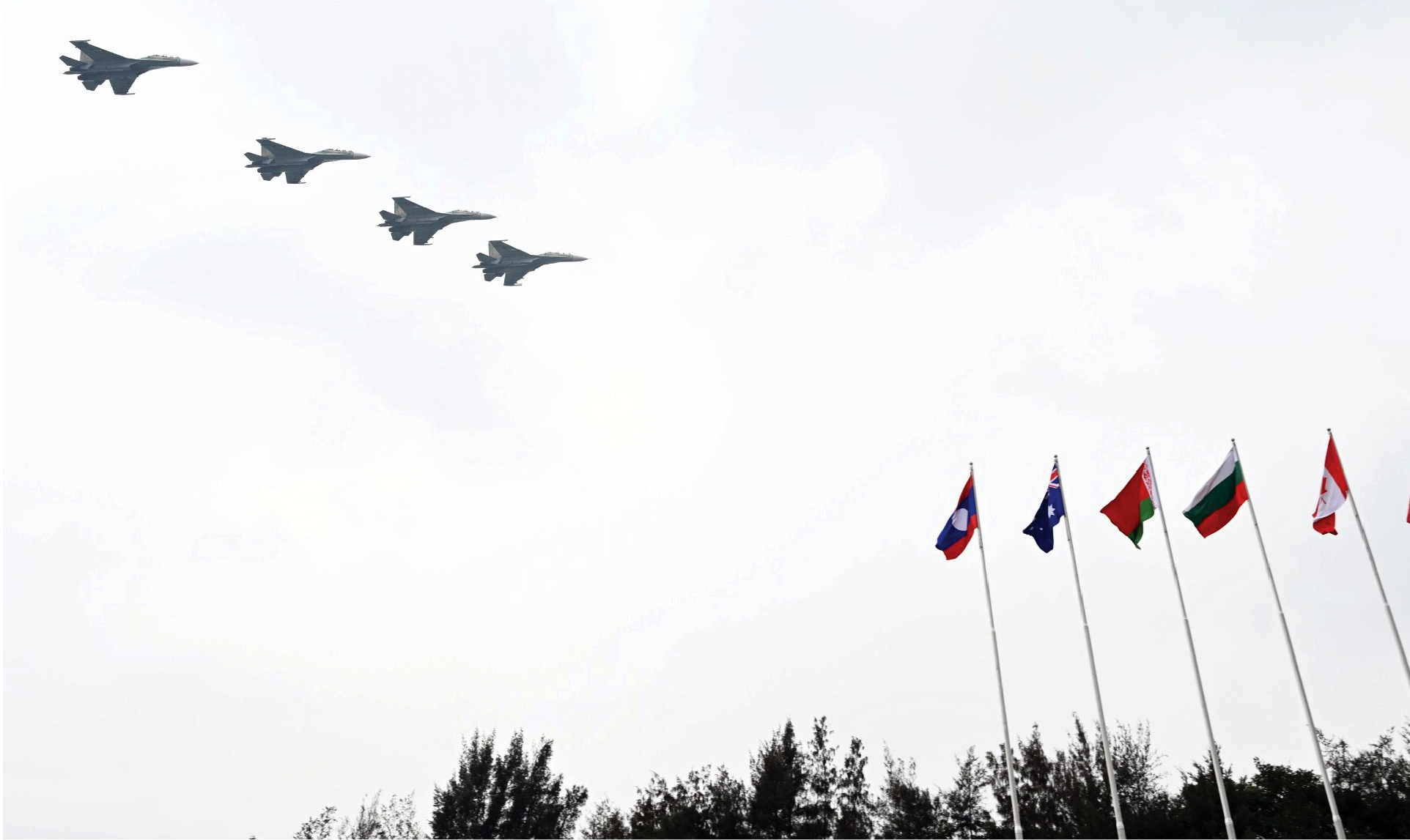 Không quân và đặc công biểu diễn tại lễ khai mạc Triển lãm Quốc phòng quốc tế Việt Nam 2022 ảnh 7